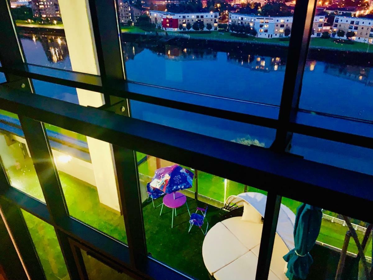 Glasgow City Centre - The Penthouse With Riverviews - Exterior photo