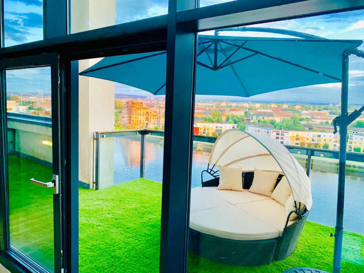 Glasgow City Centre - The Penthouse With Riverviews - Exterior photo